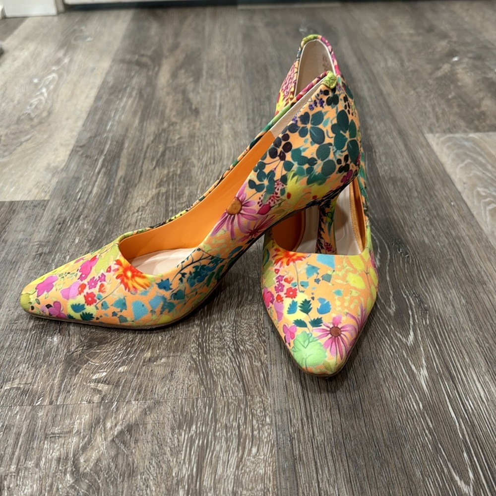 Franco Sarto floral Mills pumps ladies size 6